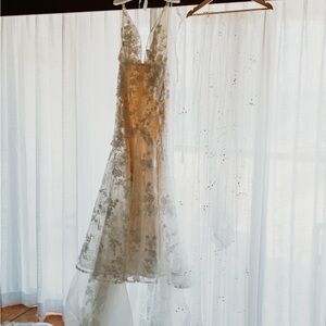 Elegant White Lace Wedding Dress